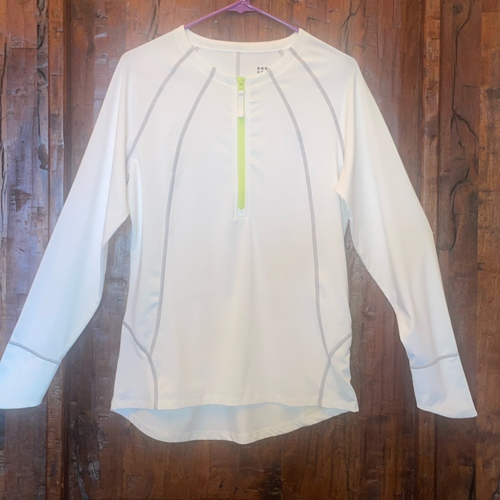 Title Nine top. M(8-10)